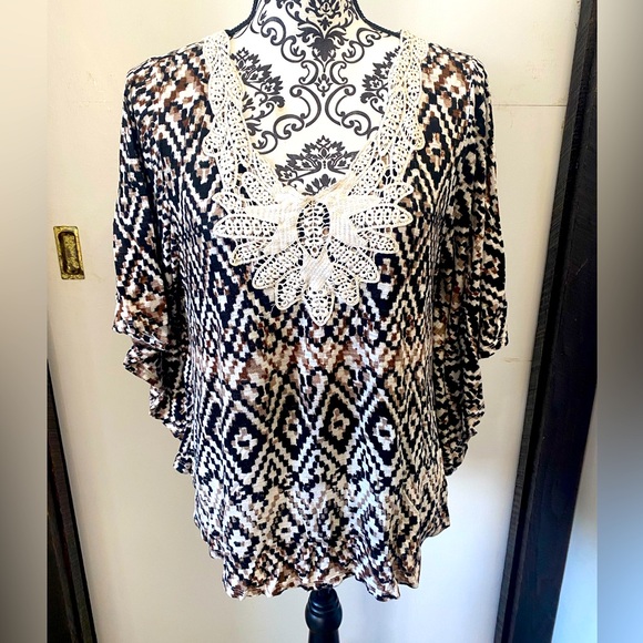 Cable & Gauge Size Large Black, Brown, & Cream Design Flutter Sleeve Shirt - Picture 1 of 13